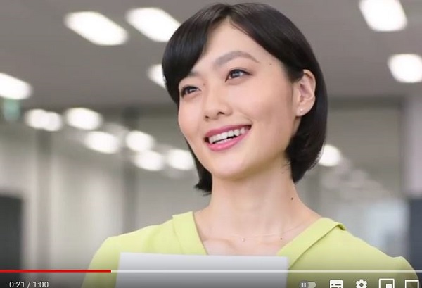 Sky株式会社cm女性出演者 女優 は誰 3名 コピー レジ カメラ スッキリさん